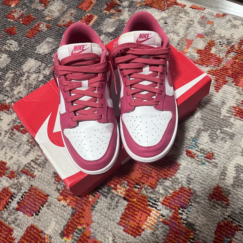 Nike Womens Dunks- Archaeo
Womens 8.5
Rarely Worn